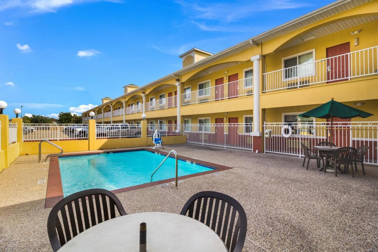 Scottish Inn And Suites Baytown Eksteriør billede
