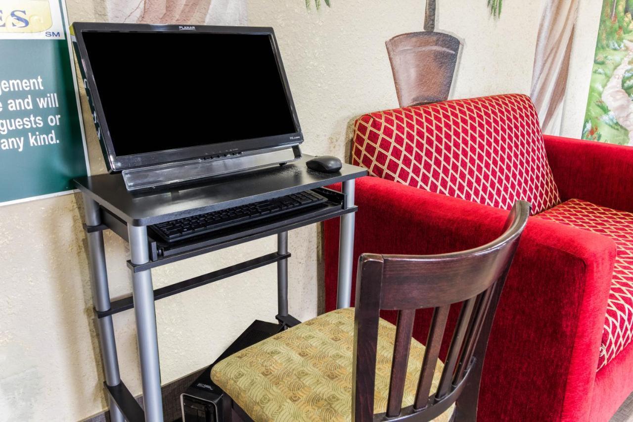 Scottish Inn And Suites Baytown Eksteriør billede
