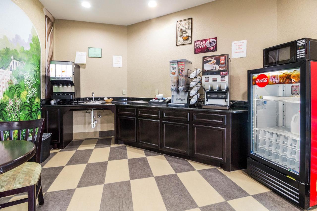 Scottish Inn And Suites Baytown Eksteriør billede